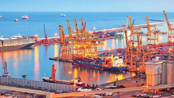 Demand for world ports is decreasing, increasing in Turkey